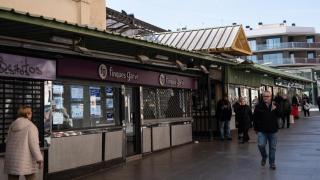 El mercado de Collblanc, de icono en L'Hospitalet a los carteles de 'se vende': las paradistas 