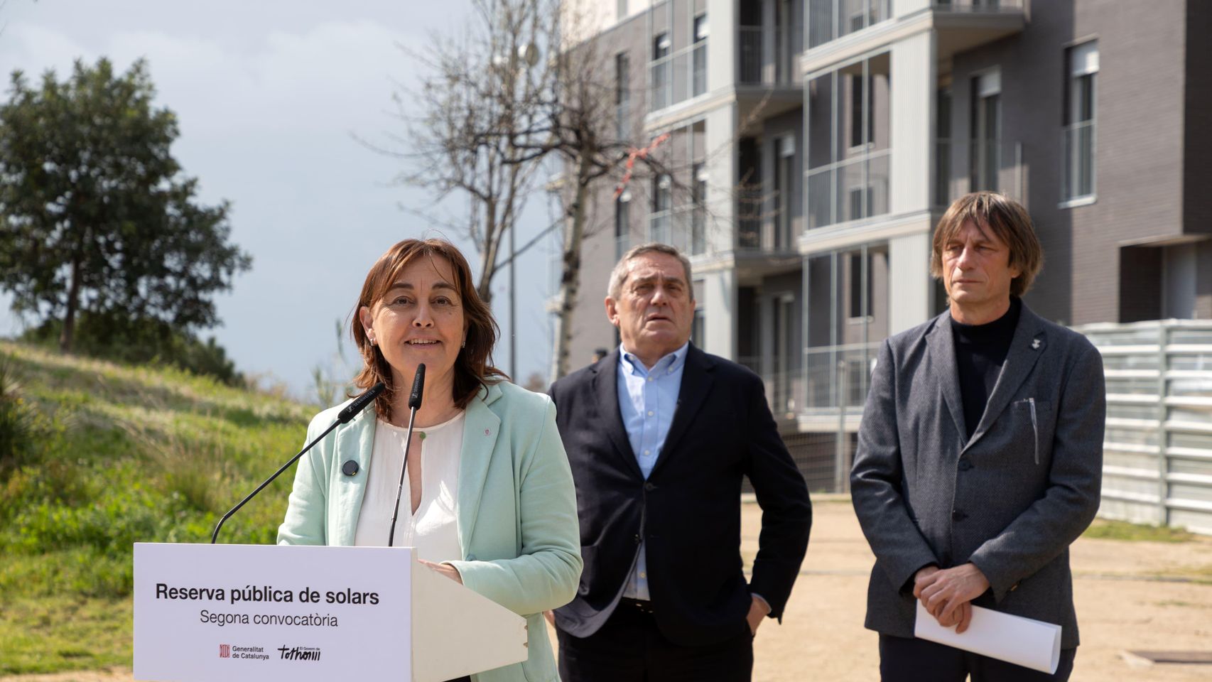 La consellera de Territori, Sílvia Paneque; el gerente del AMB, Ramon Torra, y el alcalde de Montgat, Andreu Absil,