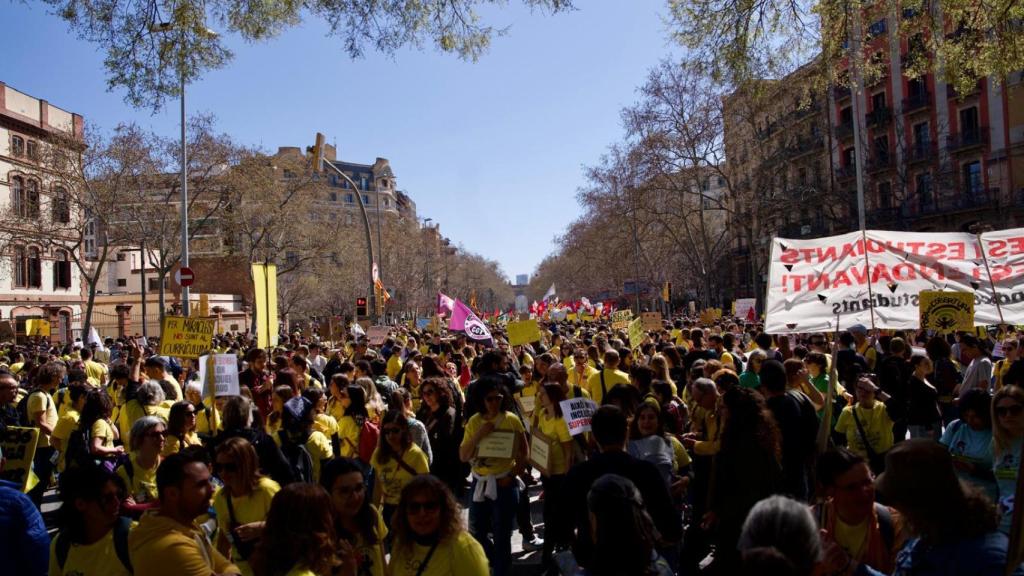 Docentes protestan en Barcelona