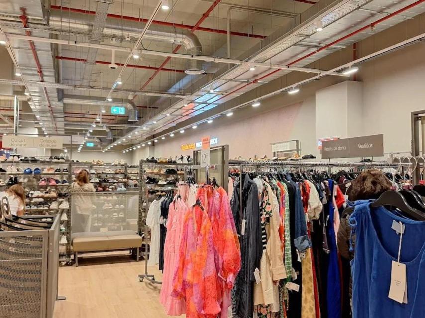 Interior de off-price TK Maxx