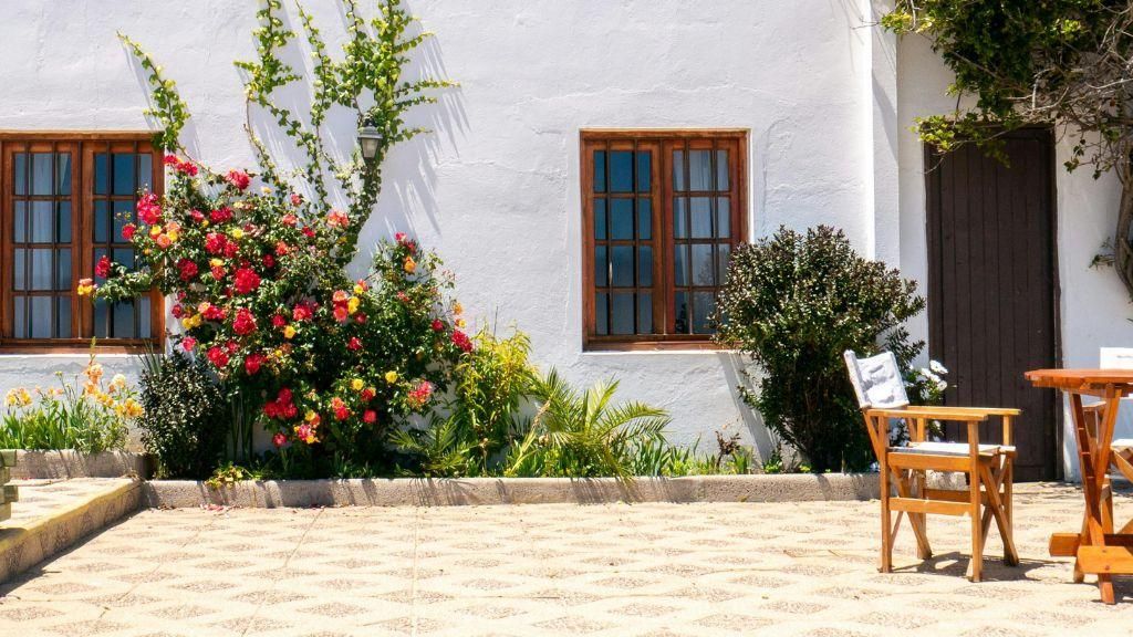 Façana d'una casa en imatge d'arxiu