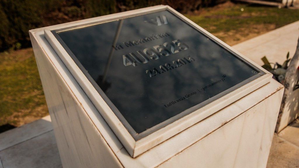 Placa que recorda les víctimes de l'accident