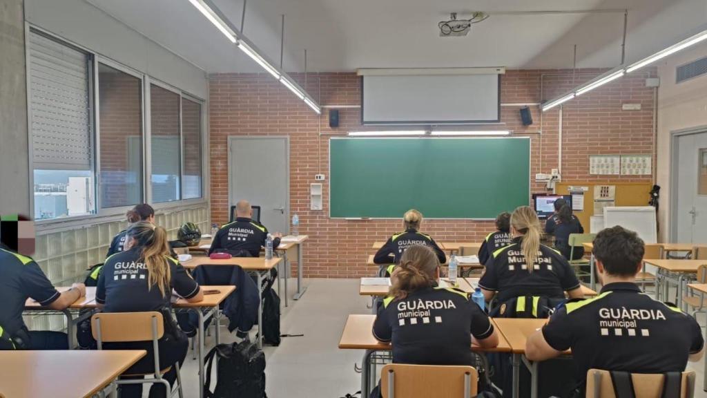 Vigilantes municipales en formación