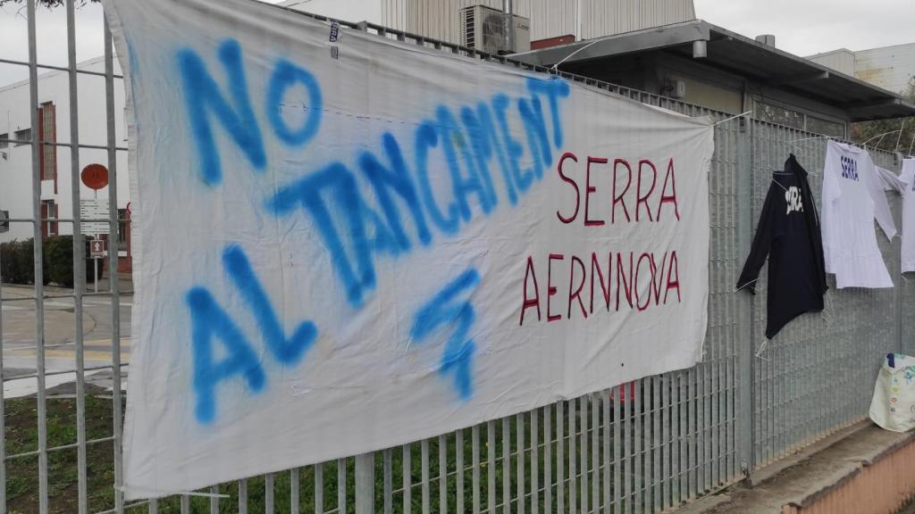 Pancarta contra el cierre de Serra Soldadura