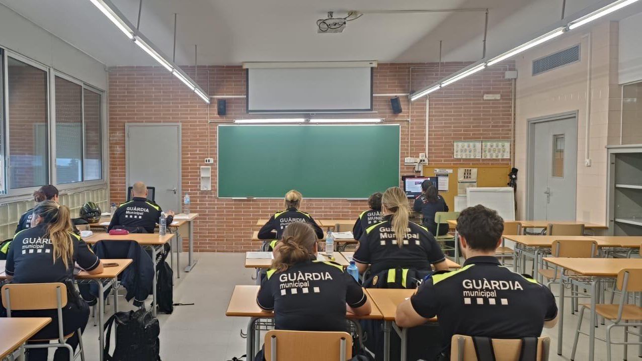 Vigilantes municipales en formación