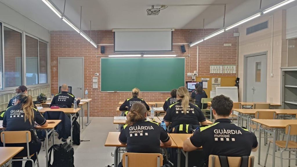 Vigilantes municipales en formación