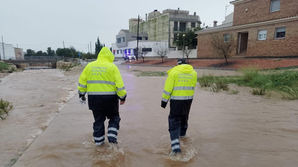 Vigilants municipals durant la DANA de València