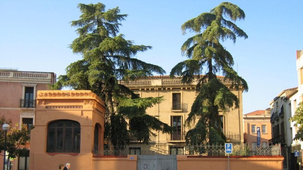 Exterior de la Casa Grau en una imatge d'arxiu