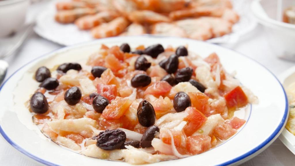 Un plato de esqueixada de bacalao en una imagen de archivo