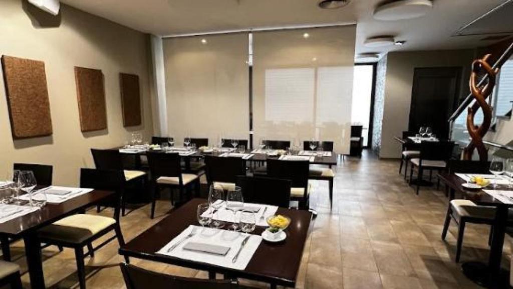 Interior del restaurante L'Obra en Santa Coloma