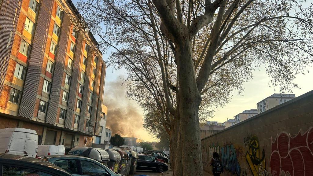 Incendio en el solar del B9 de Badalona