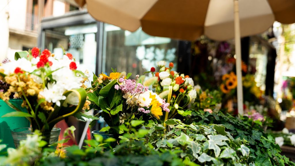 Florista de La Rambla de Barcelona en imatge d'arxiu