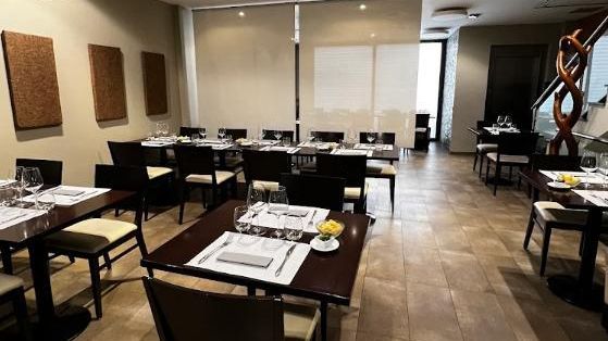 Interior del restaurant L'Obra a Santa Coloma