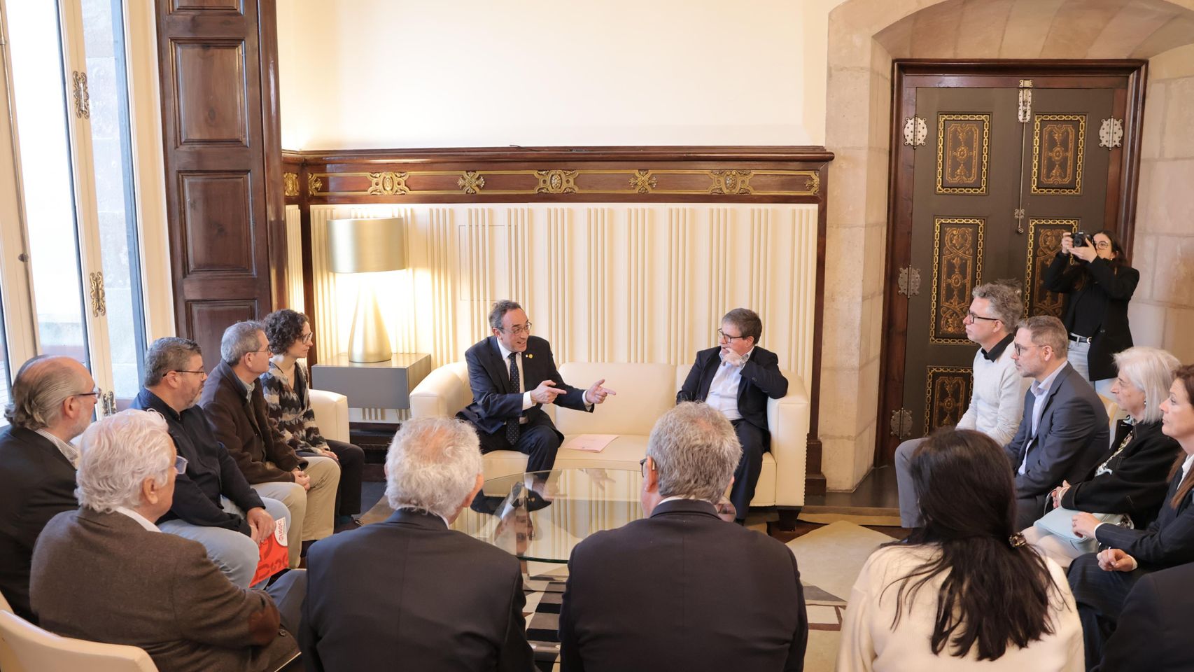 Representantes de la escuela concertada se reúnen con el presidente del Parlament, Josep Rull