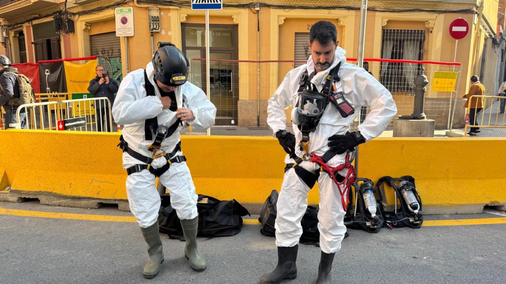 Las obras en Sants dejan al descubierto tres accesos inéditos a refugios antiaéreos de la Guerra Civil en Barcelona