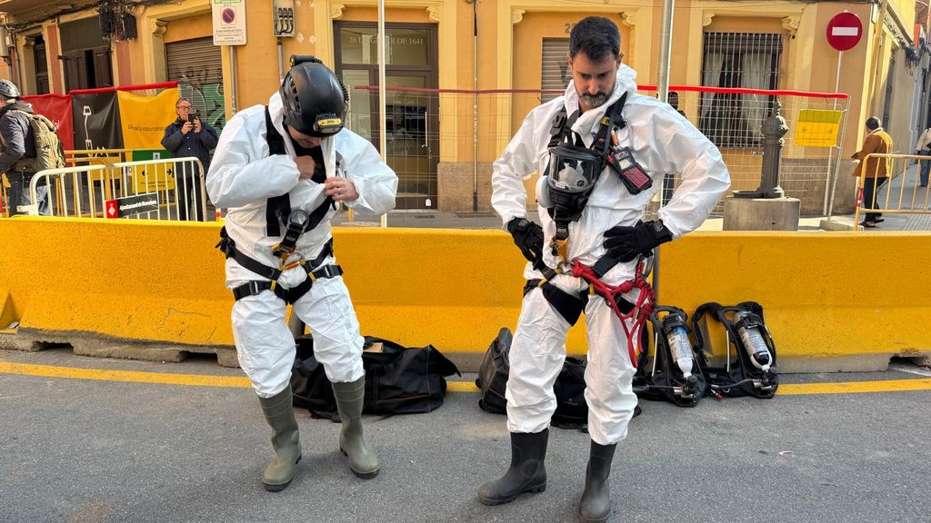Los Mossos entrando al refugio