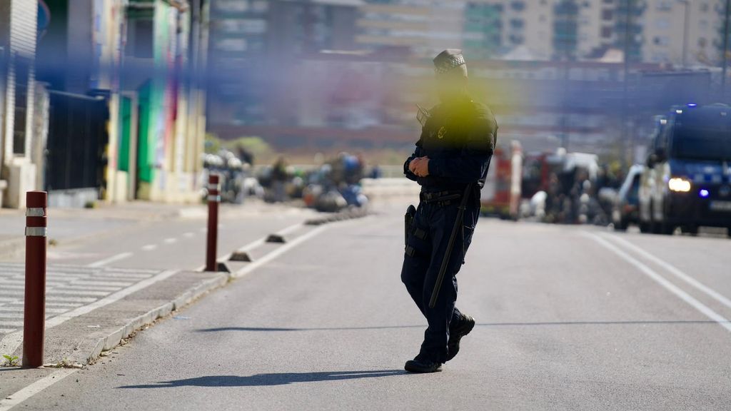 Agent durant l'operatiu a La Sagrera