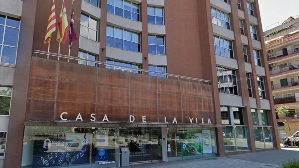 Exterior del Ayuntamiento de Sant Adrià de Besòs