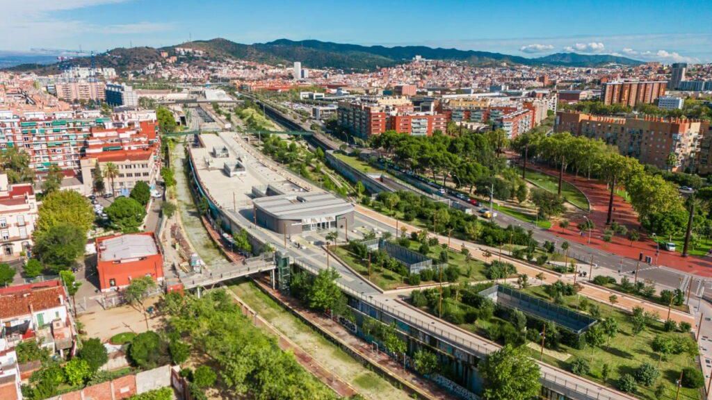 Parc als voltants de l'estació de Sant Andreu Comtal
