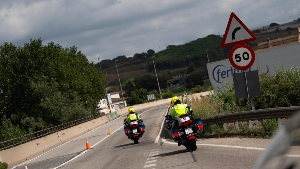 Agents de Mossos d'Esquadra a la carretera