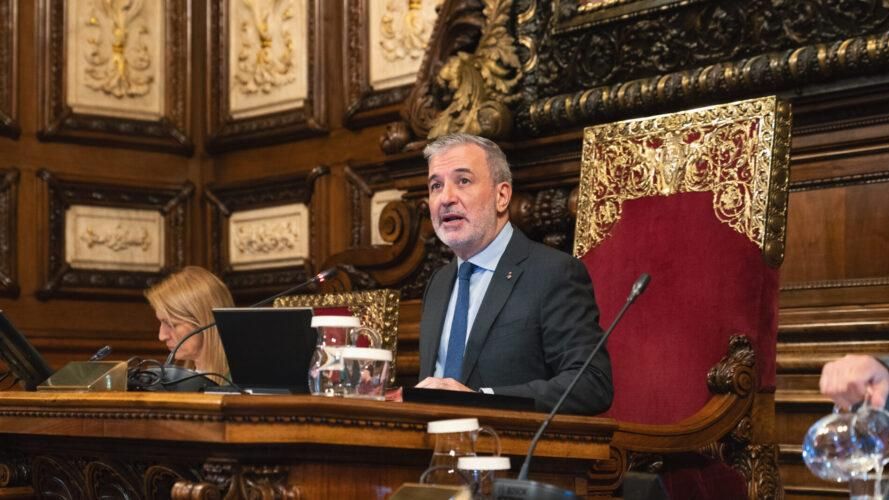 El alcalde de Barcelona, Jaume Collboni, durante el pleno del 27 de marzo de 2026