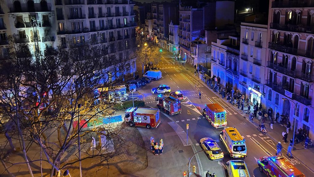 Dispositivo durante el incendio en Barcelona