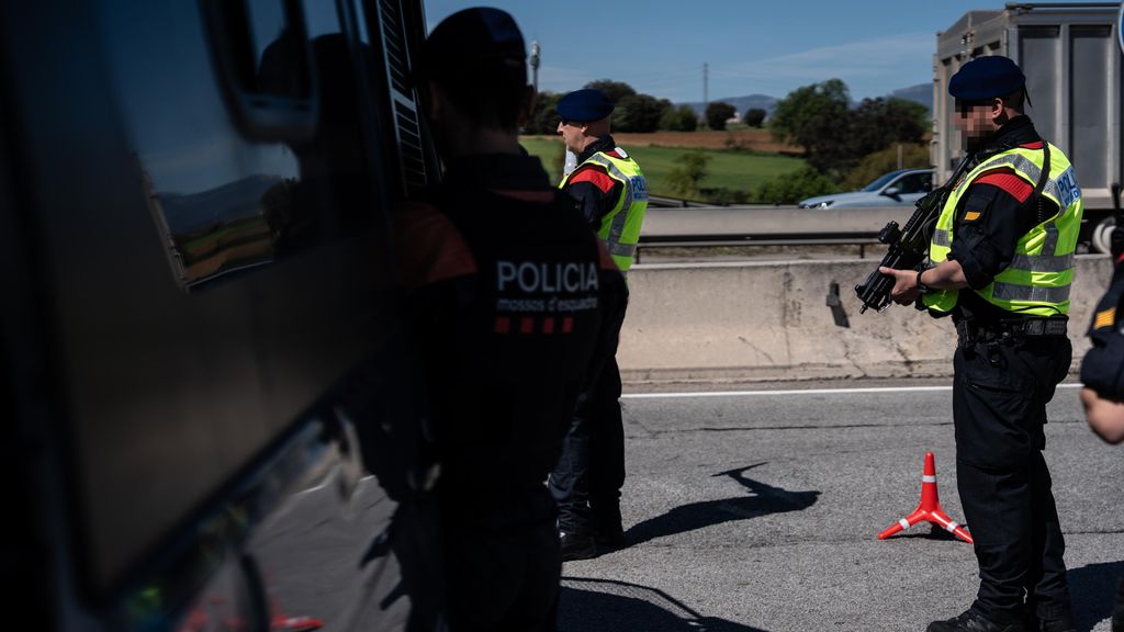 Agents de l'ARRO de mossos durant el 'Kanpai Pista' a l'AP-7
