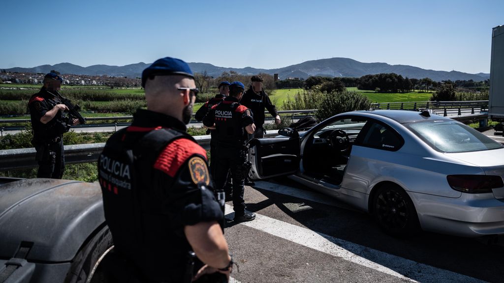 Agents de l'ARRO de mossos durant el 'Kanpai Pista' a l'AP-7