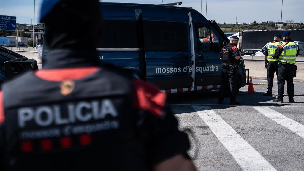 Agents de l'ARRO de mossos durant el 'Kanpai Pista' a l'AP-7