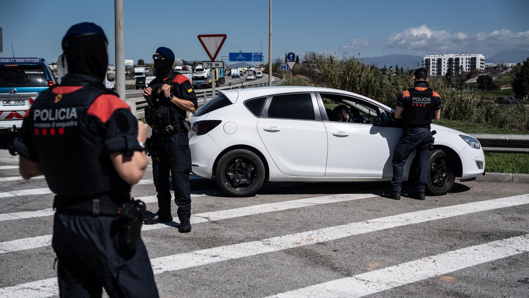 Agentes de la ARRO en el 'Kanpai Pista'