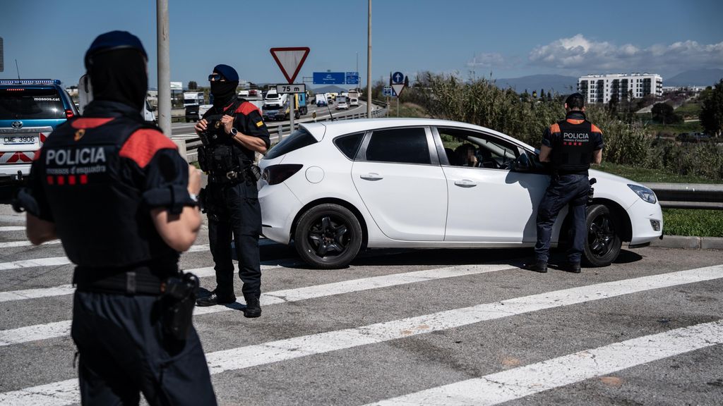Agentes de la ARRO en el 'Kanpai Pista'