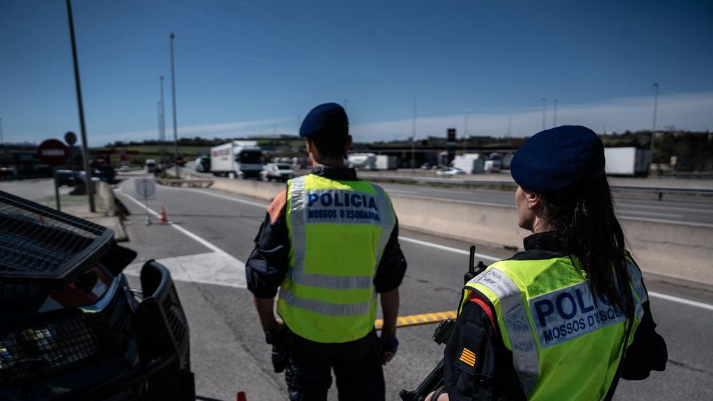 Agents de l'ARRO de mossos durant el 'Kanpai Pista' a l'AP-7