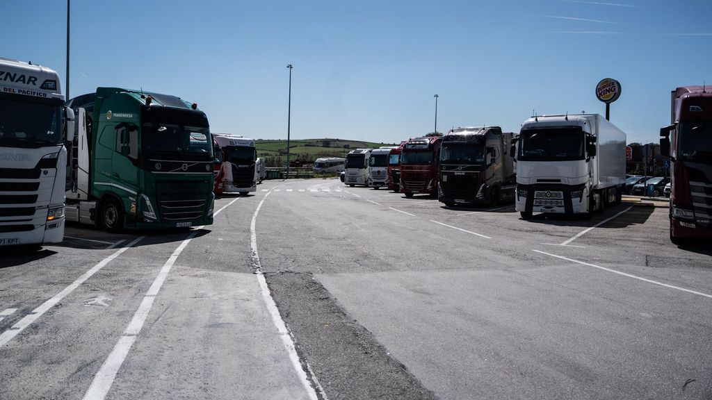 Una estación de servicio de la AP-7 fotografiada durante el 'Kanpai Pista' de Mossos d'Esquadra