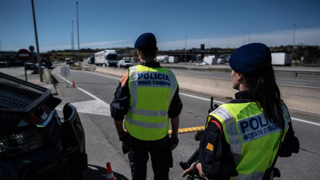 Agentes de ARRO de mossos durante el 'Kanpai Pista' en la AP-7