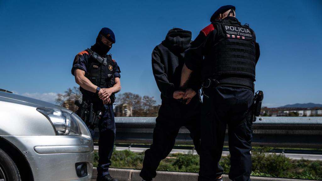 Agentes de ARRO de mossos durante el 'Kanpai Pista' en la AP-7