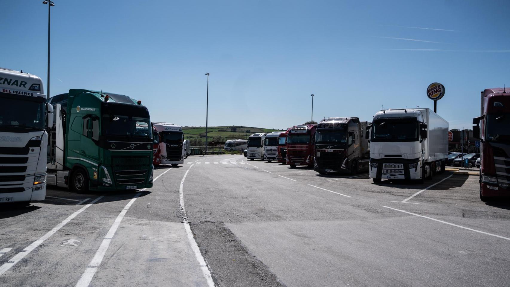 Una estación de servicio de la AP-7 fotografiada durante el 'Kanpai Pista' de Mossos d'Esquadra