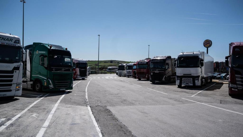 Una estación de servicio de la AP-7 fotografiada durante el 'Kanpai Pista' de Mossos d'Esquadra