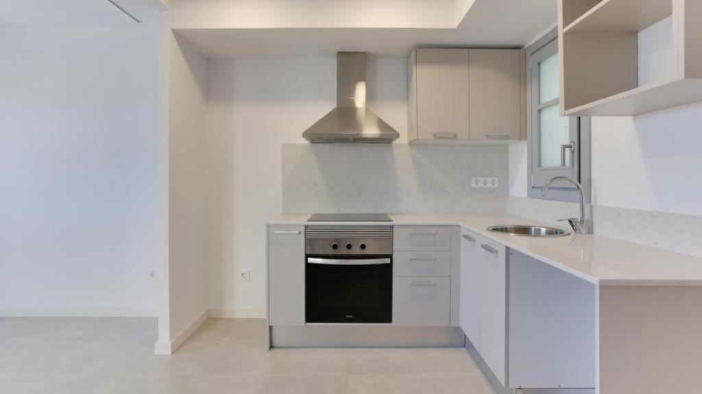 Cocina de una de las viviendas de Llar Barcelona
