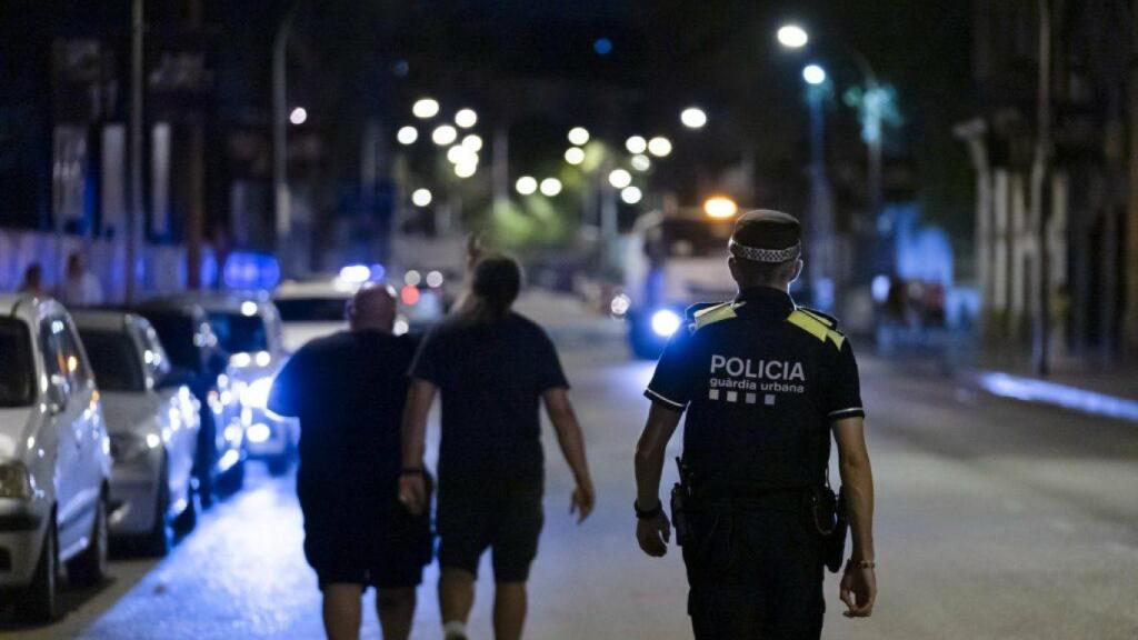 La Guardia Urbana de Barcelona durante un operativo en el marco del 'Pla Endreça'