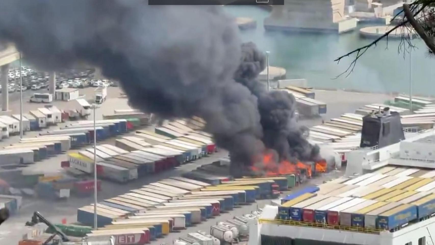 El grave incendio en el puerto de Barcelona