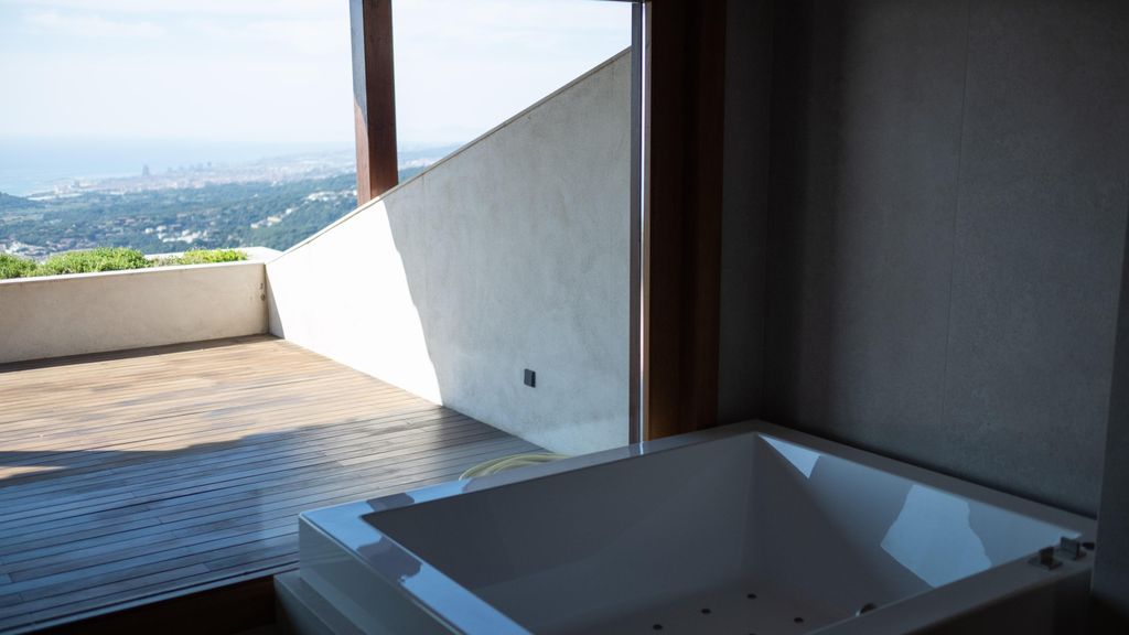 Un jacuzzi a la vivenda de 17 milions a la urbanització Supermaresme de Sant Andreu de Llavaneres