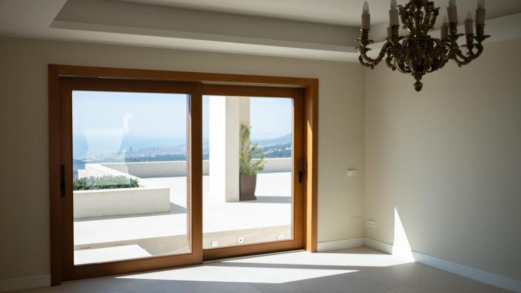 Una de las habitaciones en la vivienda de 17 millones en la urbanización Supermaresme de Sant Andreu de Llavaneres