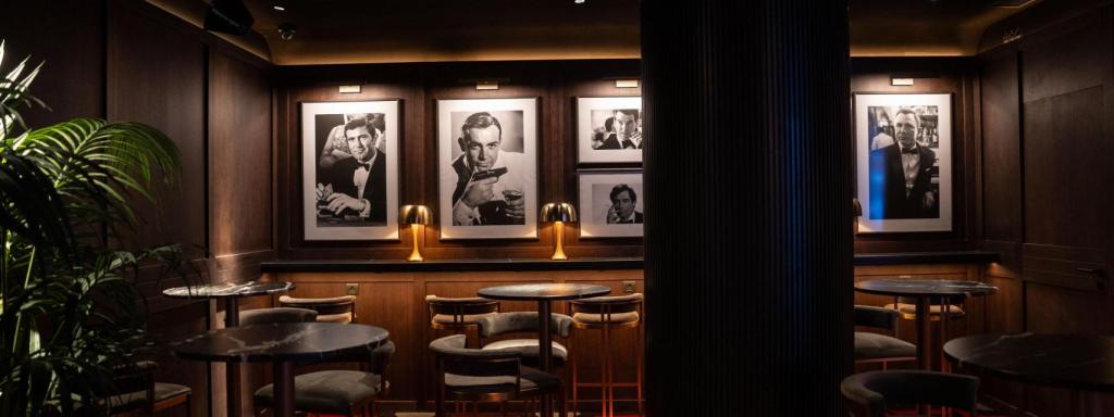 Bar situado en el hall principal del nuevo cine Phenomena de Barcelona