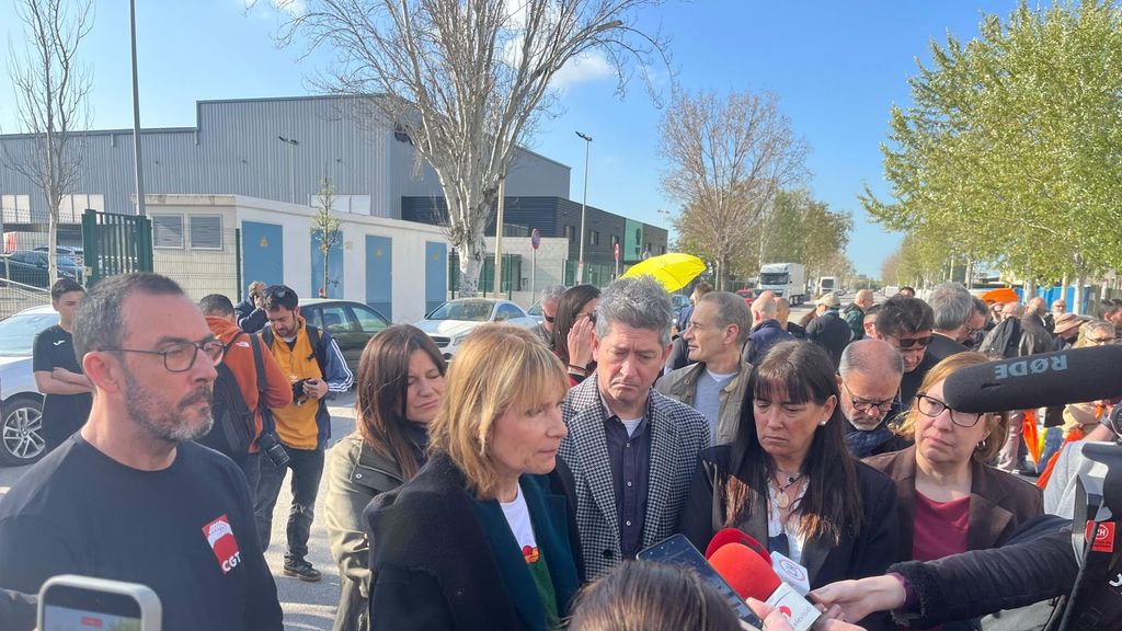 L'alcaldessa de Sant Boi, Lluïsa Moret, durant la seva assistència a la concentració