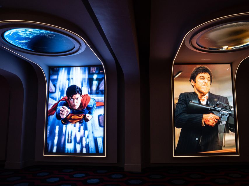 Cartells de pel·lícules al nou cinema Phenomena de Barcelona