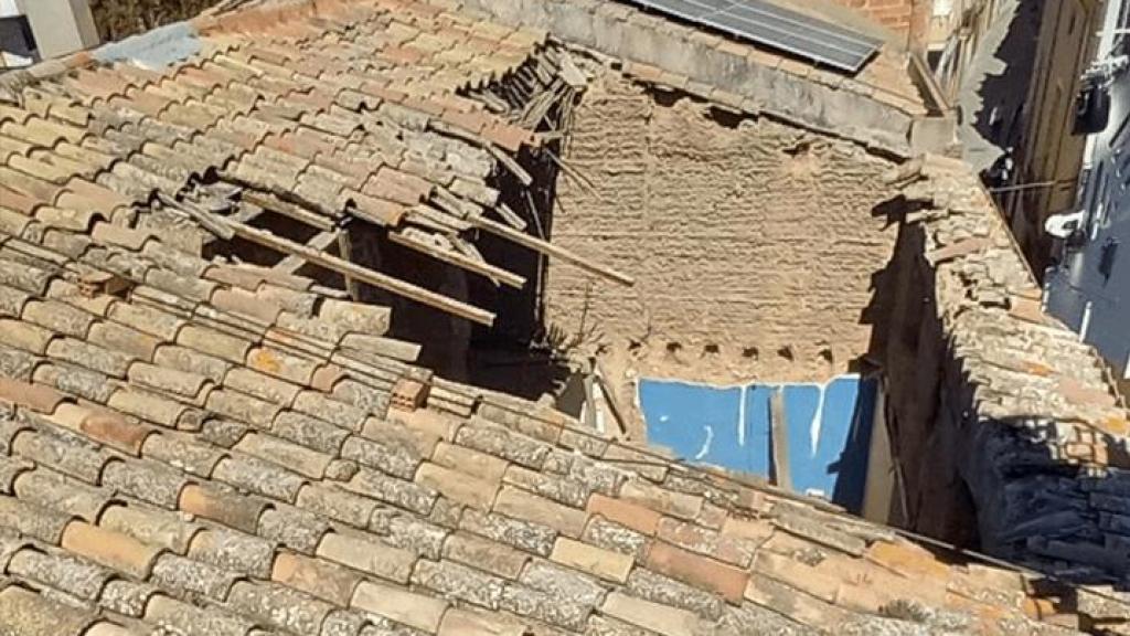 El tejado de una casa colapsa parcialmente en Esparraguera