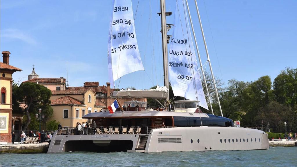 Vaixell insígnia del festival Art Explora al Port Vell