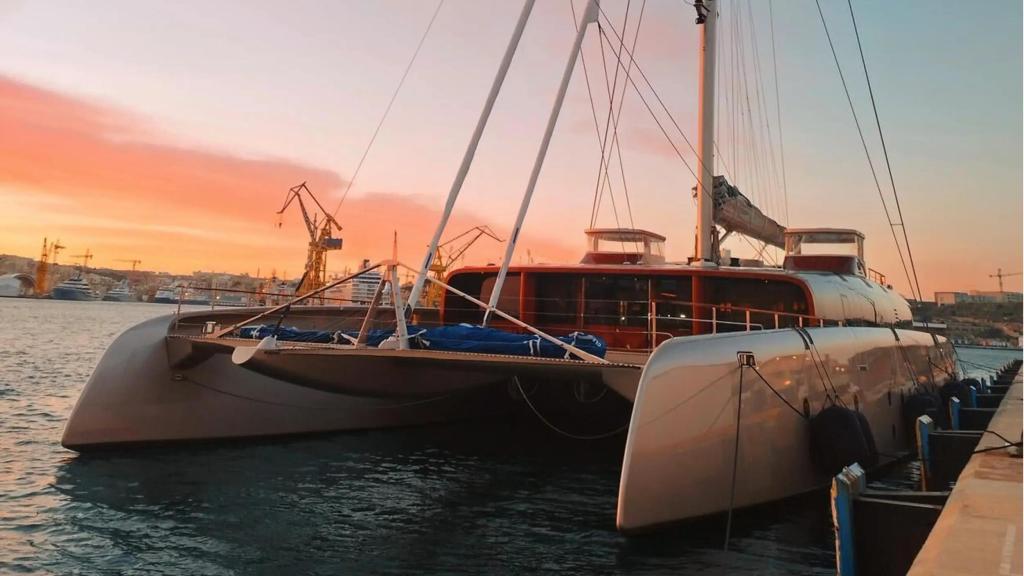Vaixell insígnia del festival Art Explora al Port Vell