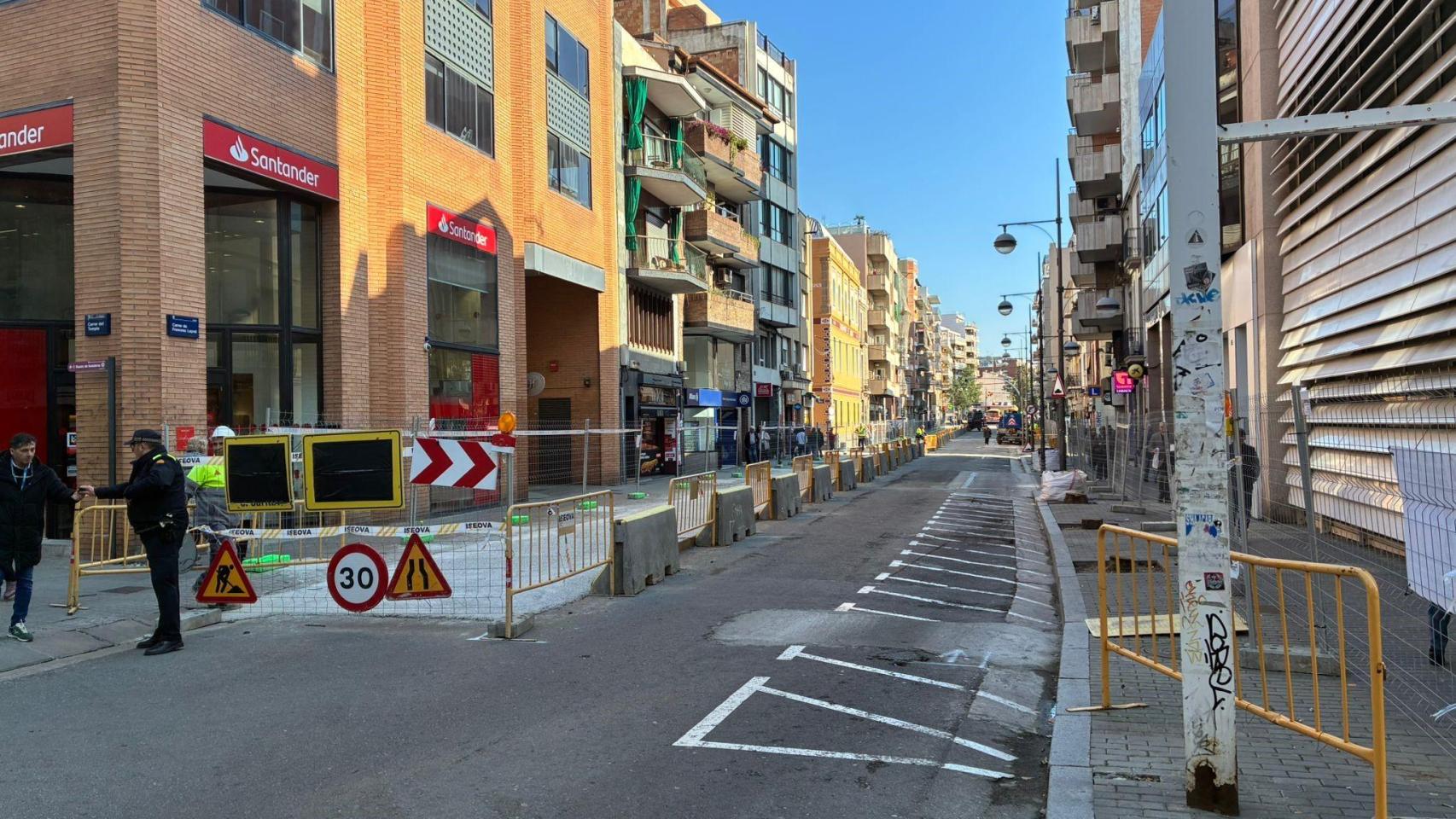 Obras en la calle Francesc Layret de Badalona