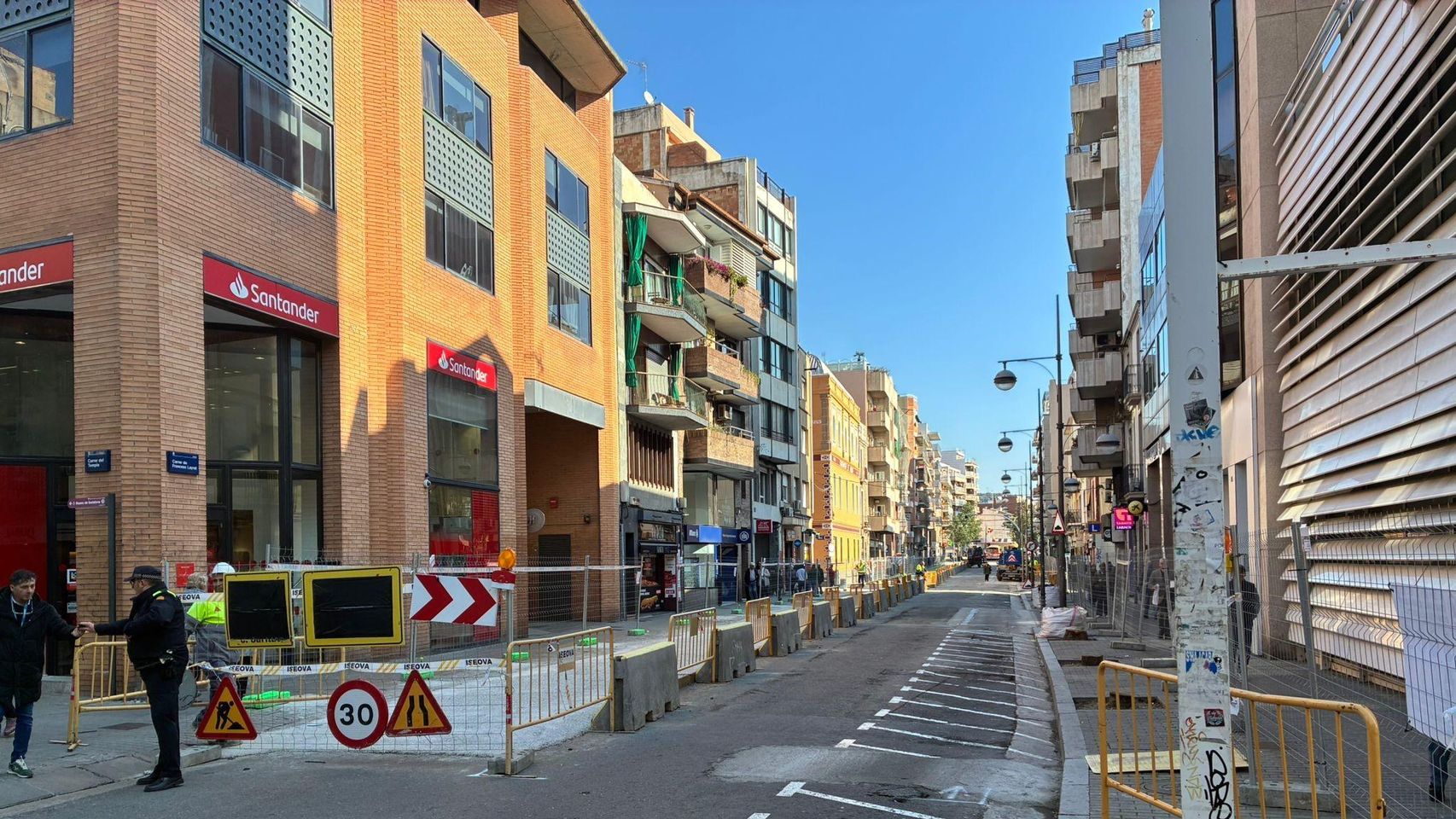 Obras en la calle Francesc Layret de Badalona